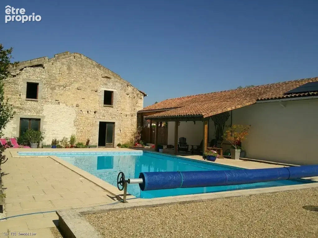 Superbe Maison Individuelle Avec Une Piscine Chauffée et Une Maison À Rénover - photo 51