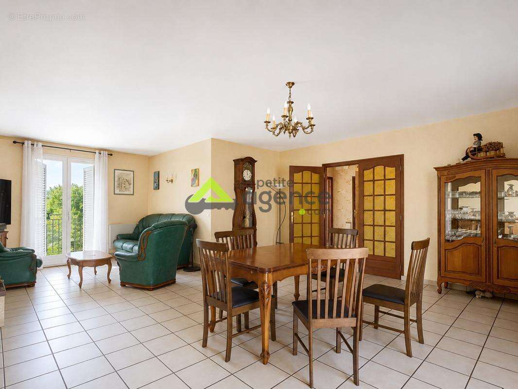Maison familiale 7 pièces   145 m2   Terrain de 1 631 m2   A - photo 4