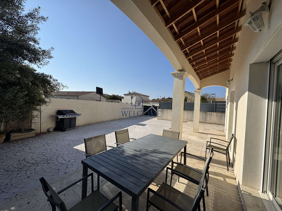 Maison à LAUDUN-L&#039;ARDOISE