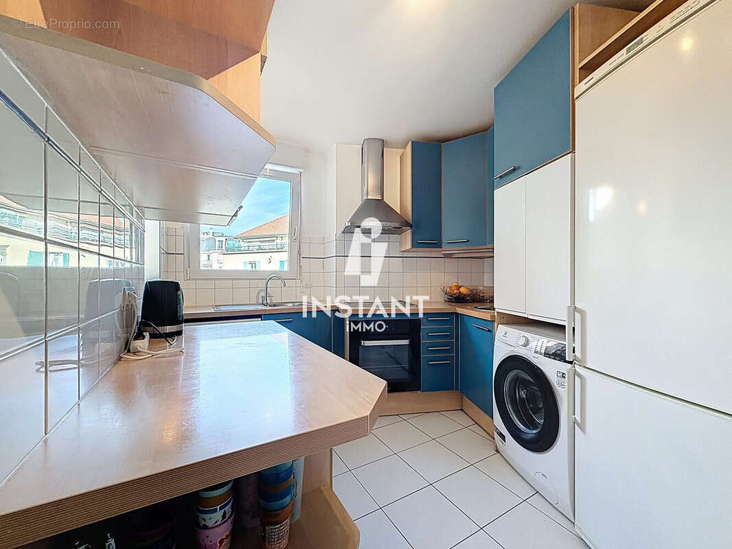 Cuisine vue 2 - Appartement à CHARENTON-LE-PONT