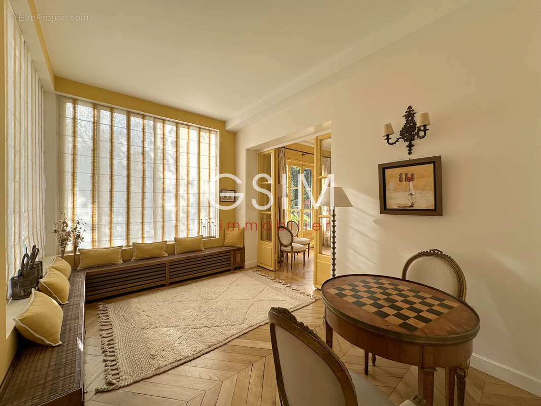 Maison à VILLE-D&#039;AVRAY