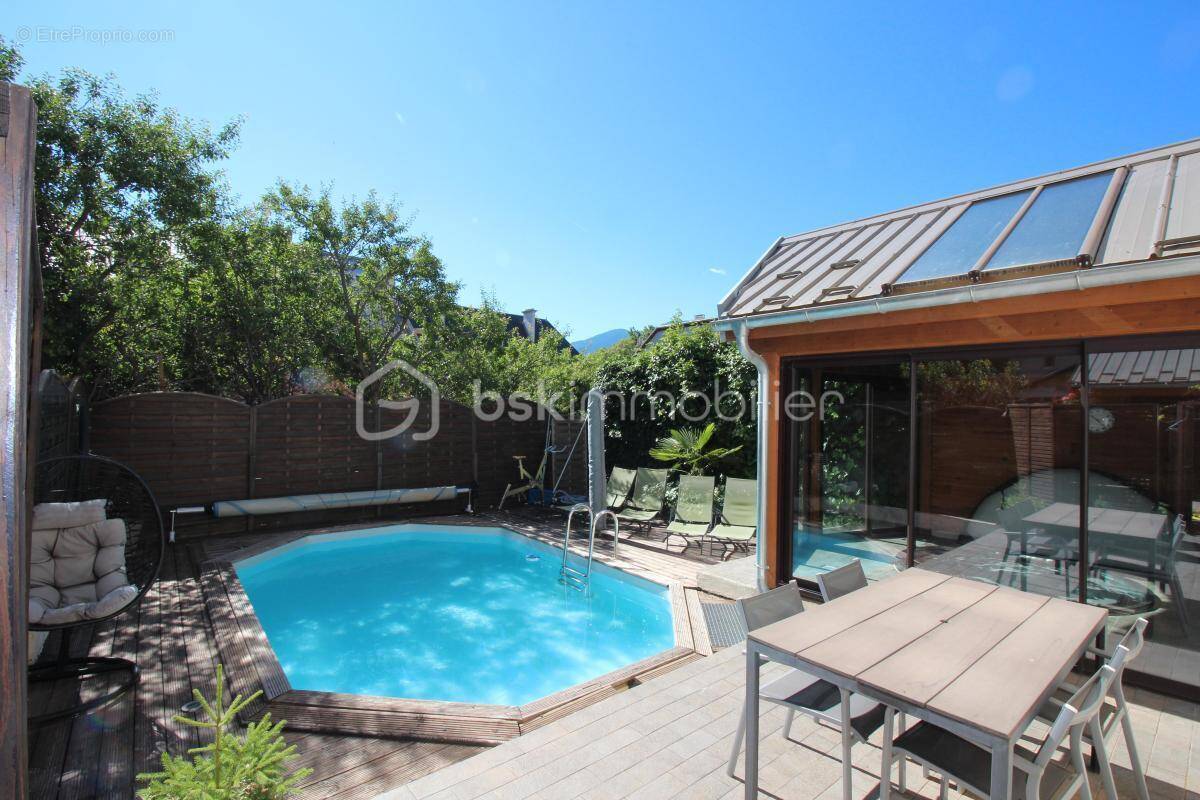 Mont-Dauphin UNESCO – Maison, 5 gîtes de standing, espace bien-être et piscine - photo 1