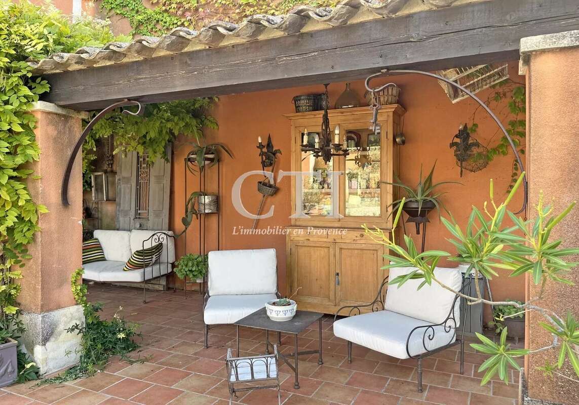 Maison à VAISON-LA-ROMAINE