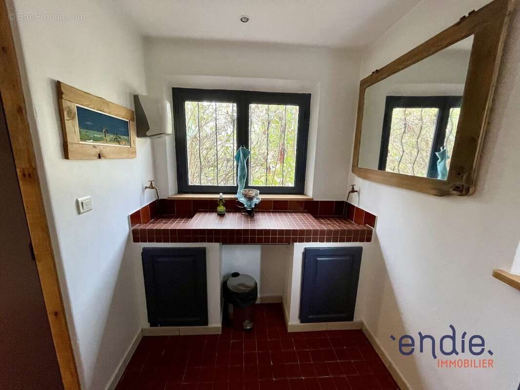 Commerce à SALERNES