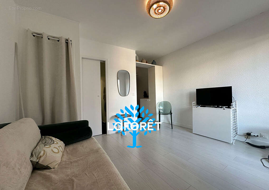 T1 avec balcon et parking - Centre-ville - Aurillac - photo 2