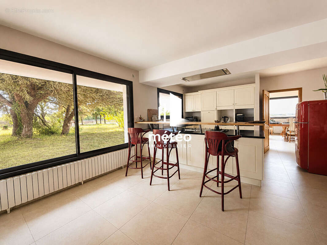Maison Les Sables D Olonne 6 pièces 288 m2 - photo 4