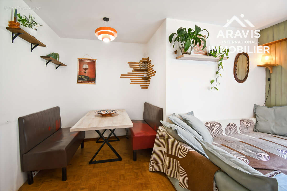 EXCLUSIVITÉ   Studio duplex avec balcon, vue montagnes et deux stationnements à Thônes - photo 5