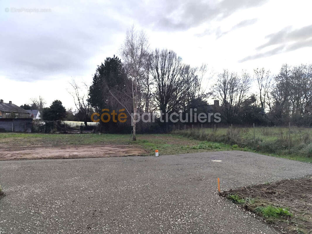 Terrain à LE VAL-SAINT-PERE