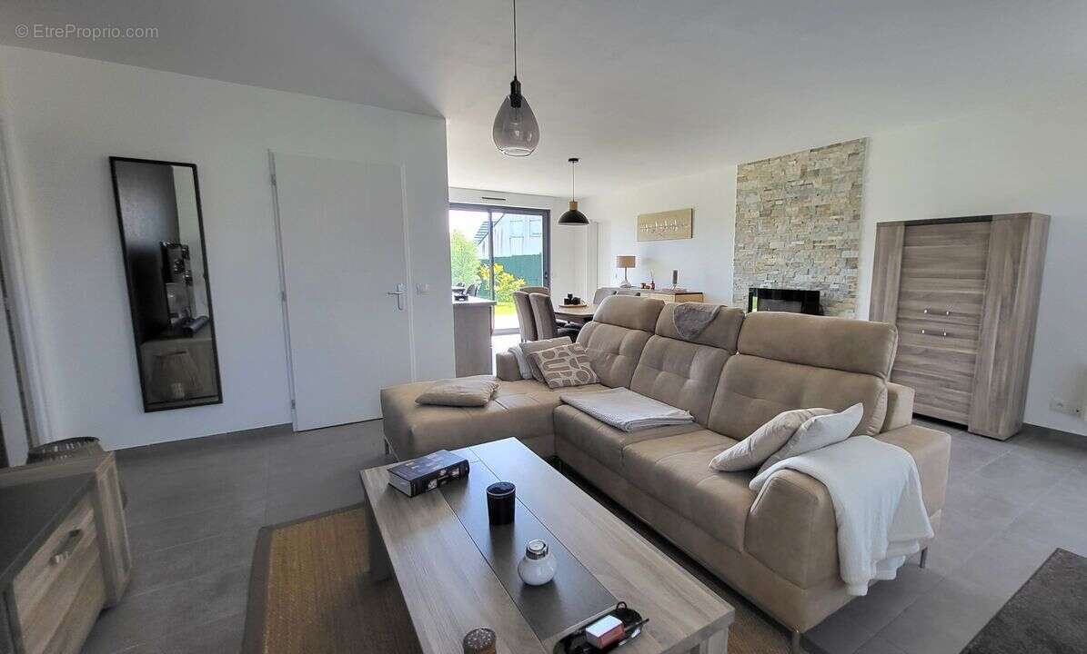 Maison à MONCHECOURT