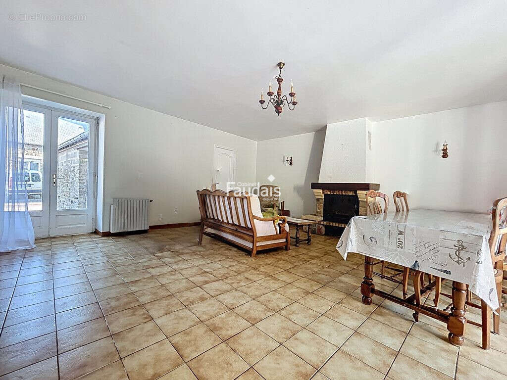 Maison 131 m² à Creances  - photo 4