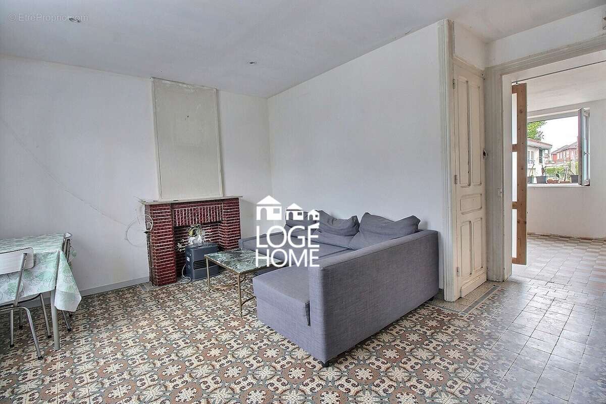 séjour accès cave - Maison à DOURGES