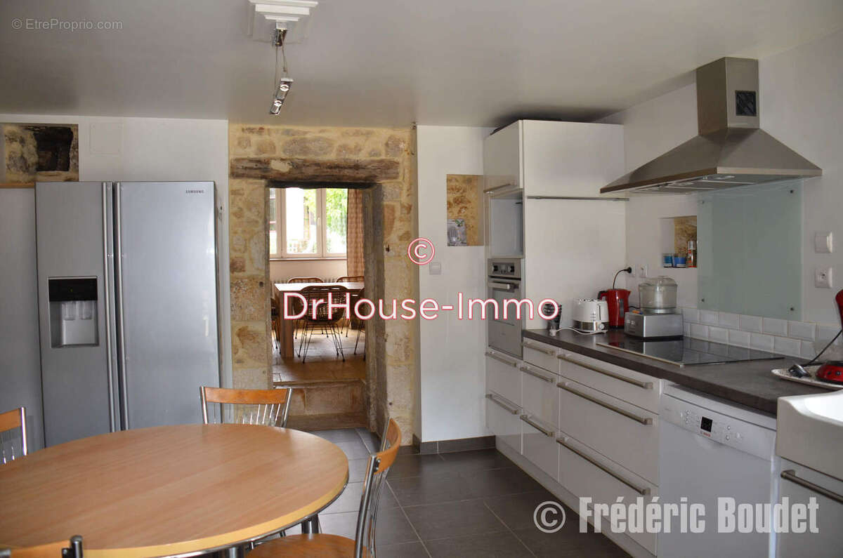 Maison à SAVIGNAC-LES-EGLISES