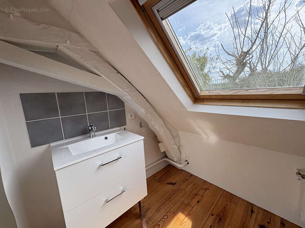 Maison à SAINT-CLEMENT-DES-LEVEES