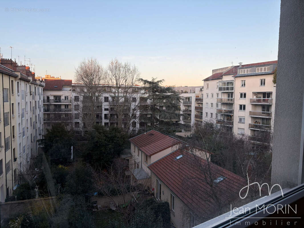 VUE - Appartement à LYON-8E