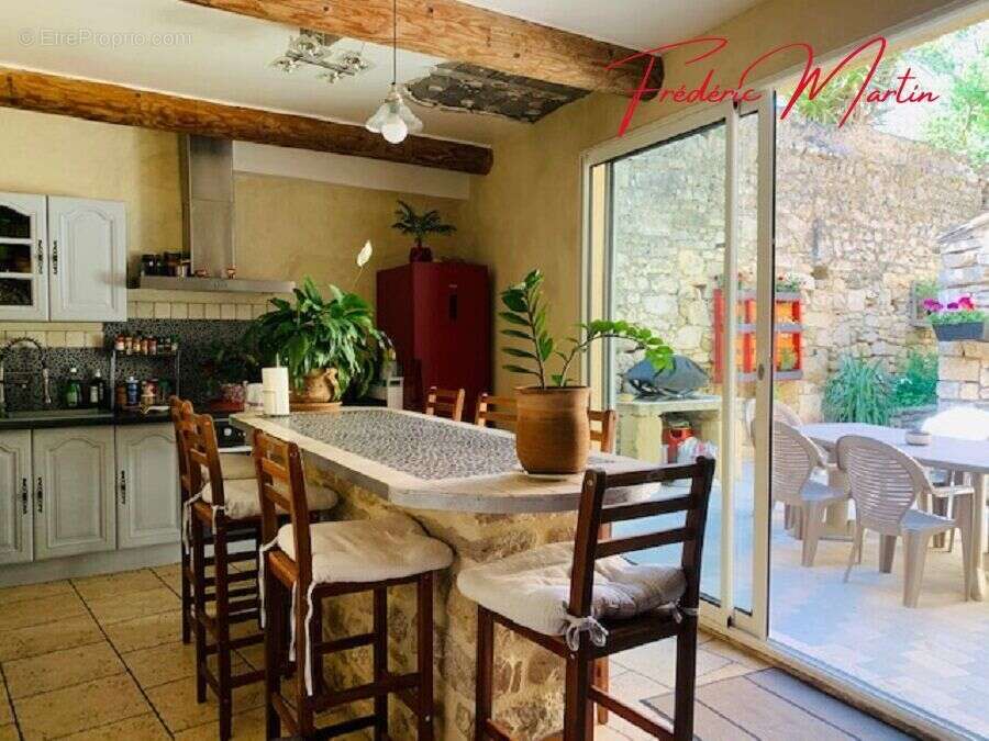 Maison 250 m² à Uzes  - photo 7