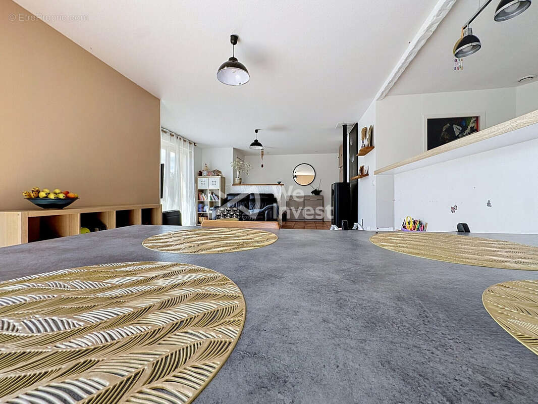 Maison 104 m² à Saint-Hilaire-La-Croix  - photo 4
