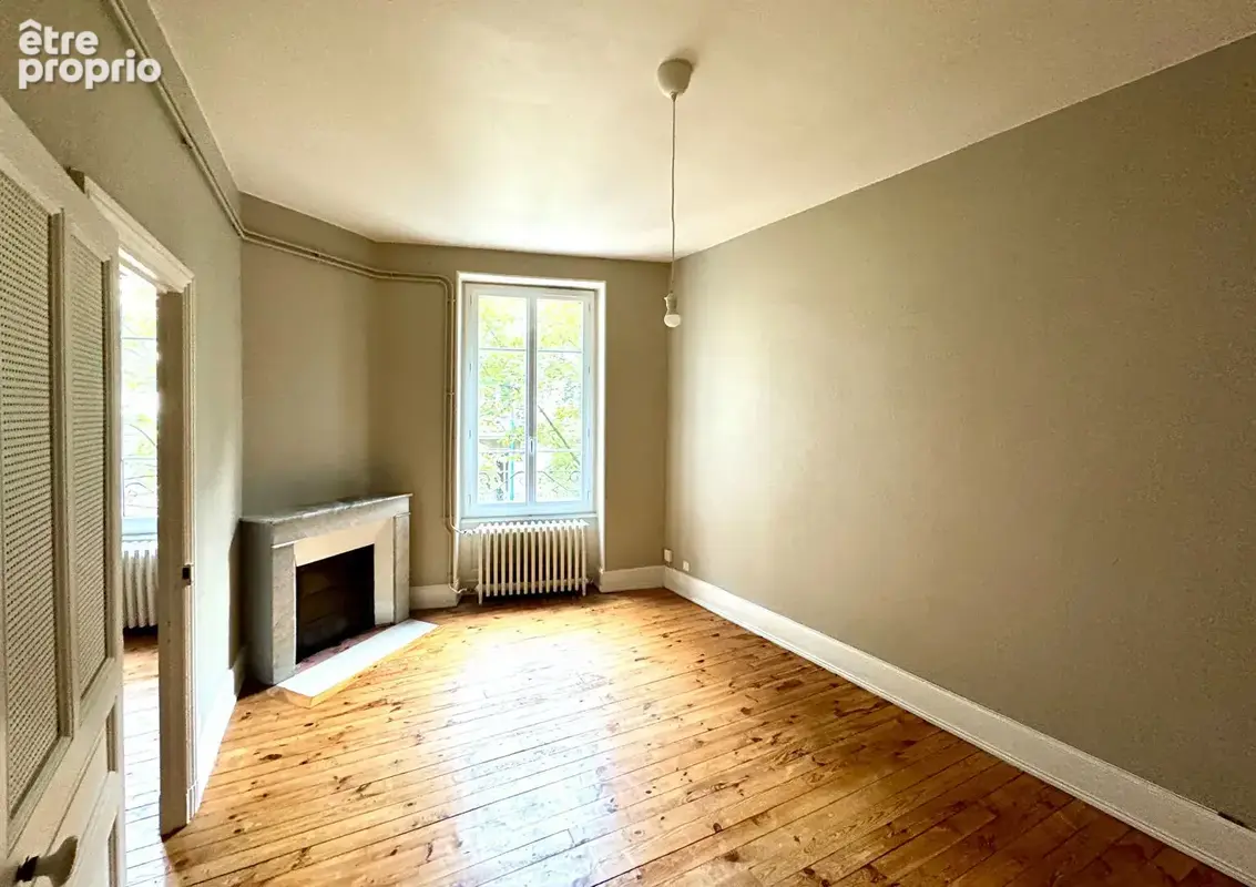 CLERMONT-FERRAND / Immeuble de caractère du XIXe, 84 M2 habitables et espaces chaleureux ! - photo 2