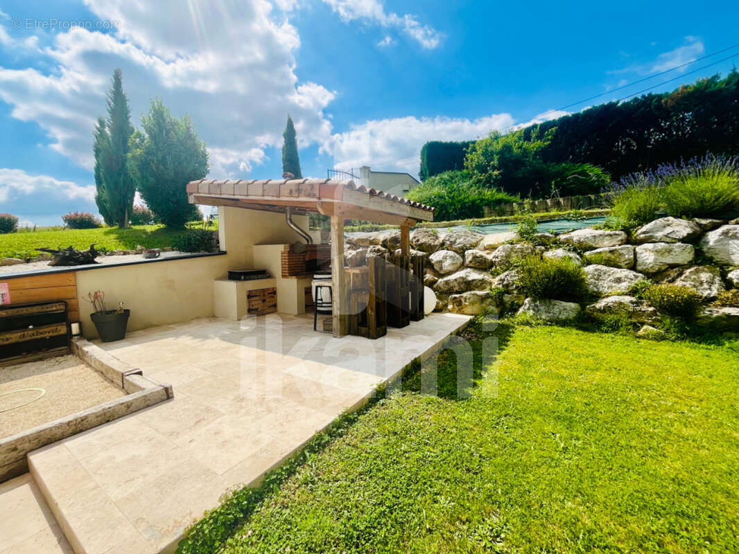 Maison à CHATEAUNEUF-DE-GALAURE