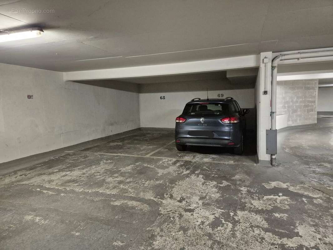 Parking à PARIS-15E