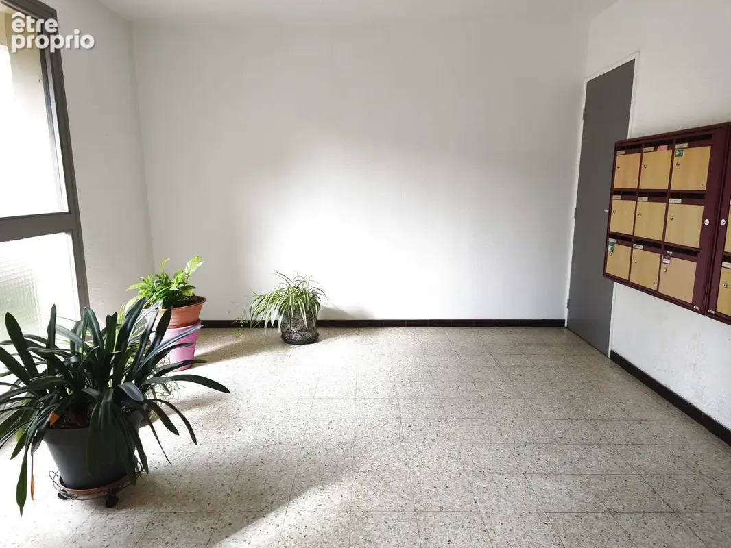 À vendre   f3 de 81,11 m2 avec garage et cave à la ricamarie 42150 - photo 2