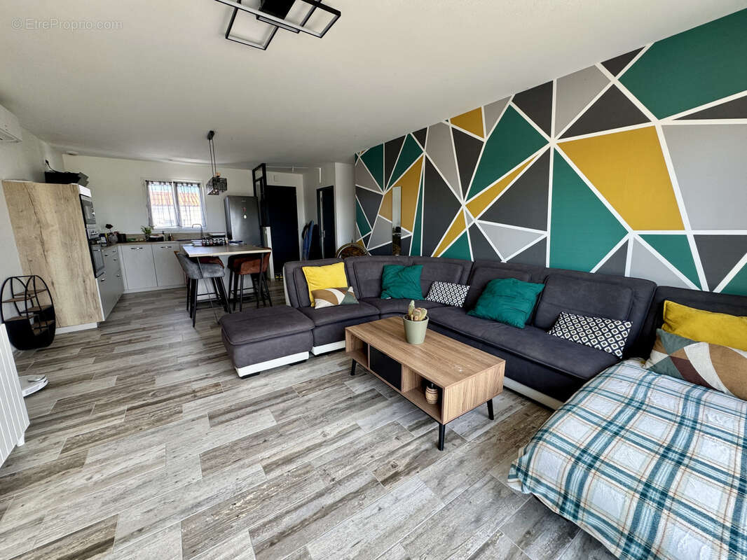 Maison à CHAILLEVETTE