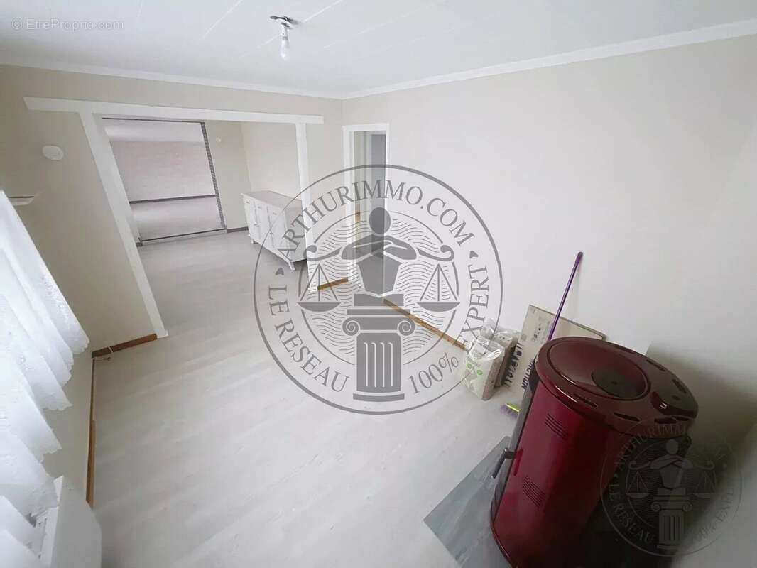 Maison à MONDONVILLE-SAINT-JEAN