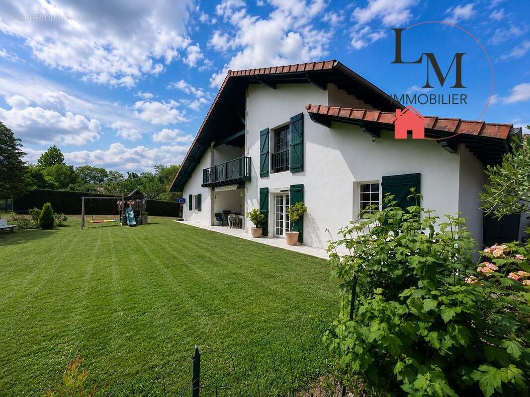 Maison 180 m² à Saint-Palais  - photo 2
