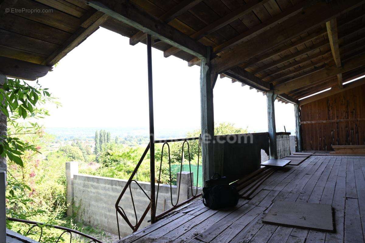 Maison en pierre avec deux logements, terrasse panoramique et potentiel exceptionnel à DOUZILLAC (24) - photo 9