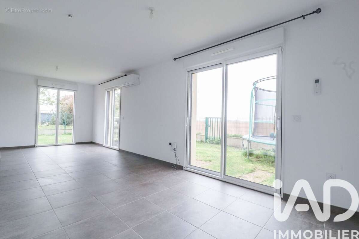 Photo 7 - Maison à TOUSSUS-LE-NOBLE