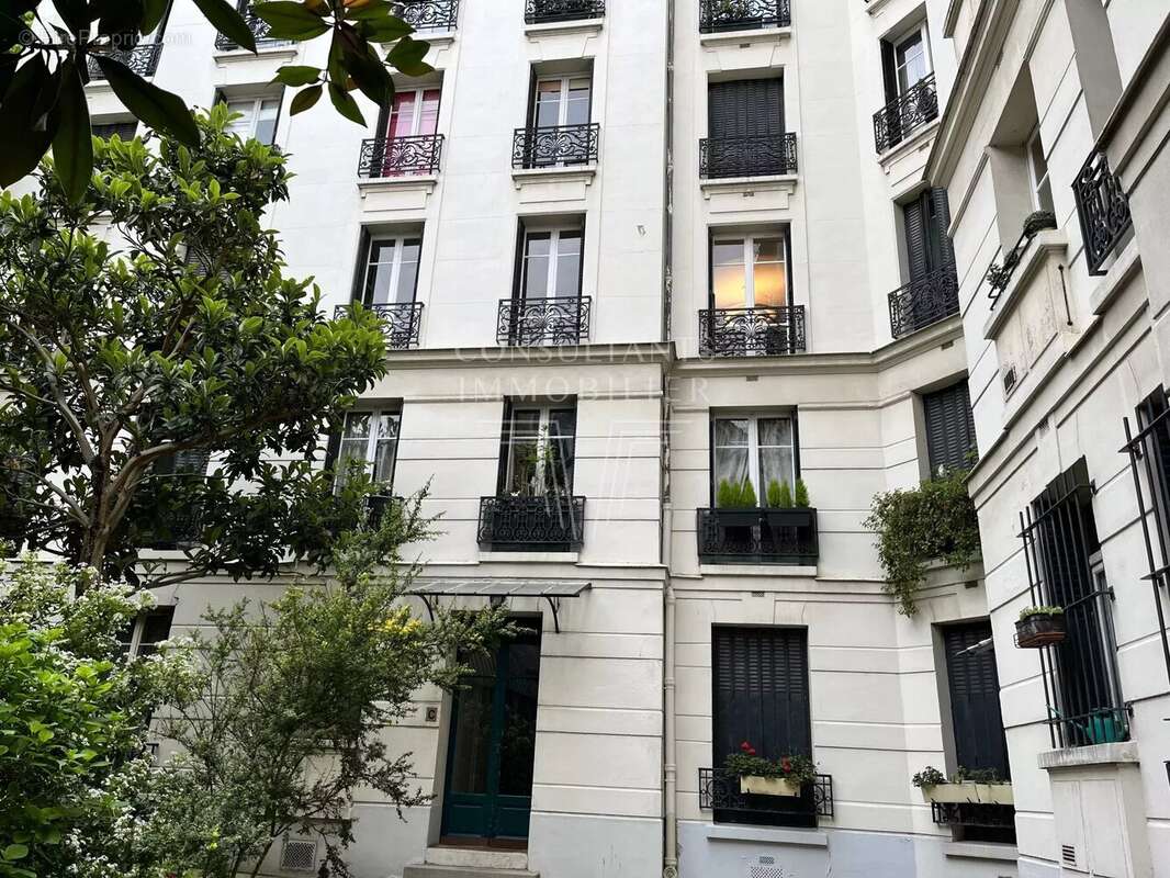 Appartement à PARIS-16E