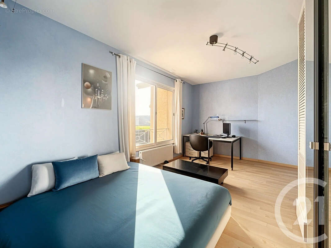 Maison à SAINT-CYR-SUR-LE-RHONE