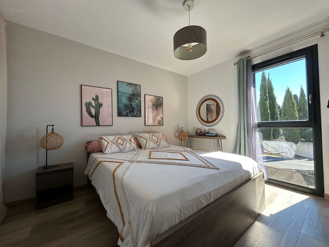 Maison à VIC-LA-GARDIOLE