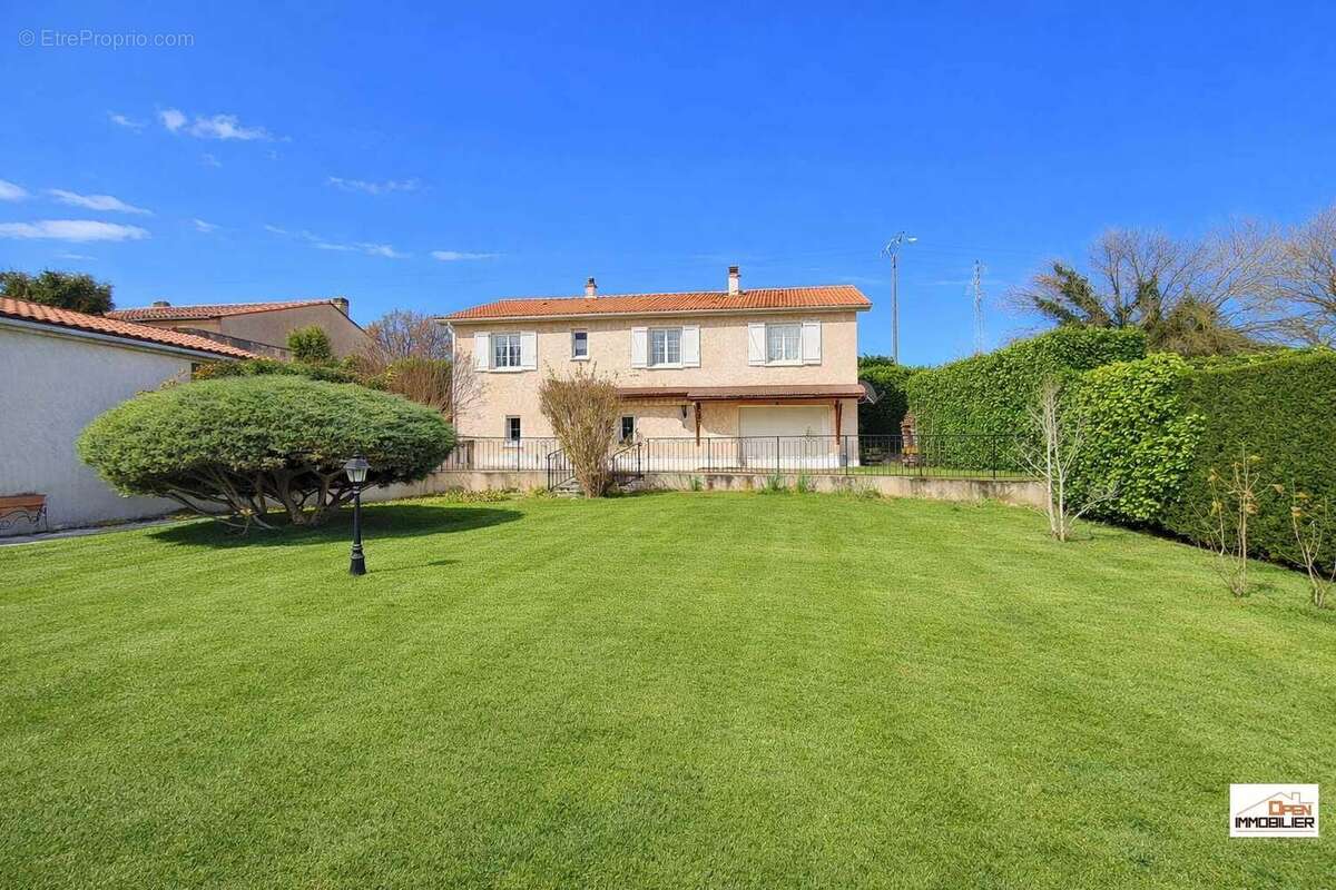Maison à LINARS