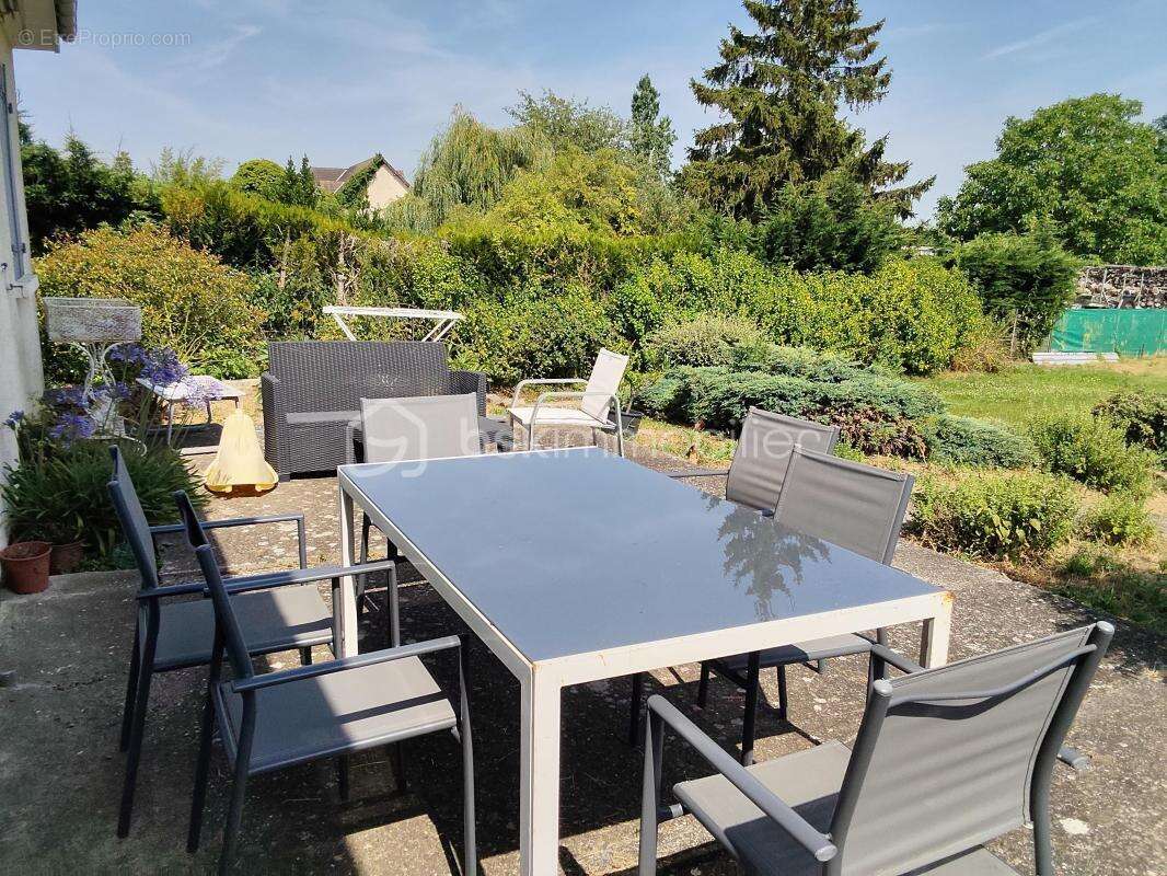 Pavillon individuel de 103m2 avec sous-sol complet sur un terrain clos et arboré de 1511m2 - photo 3