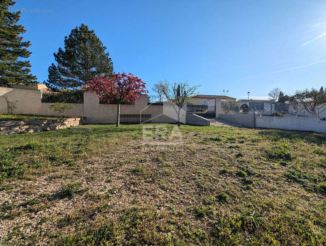 Terrain à CHARLEVAL