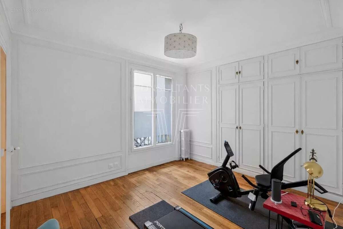 Appartement à PARIS-17E