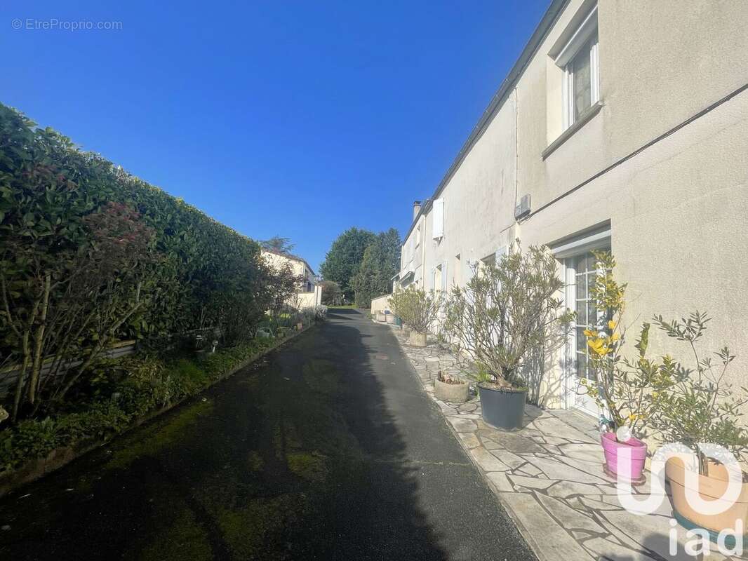 Maison 303 m² à Lussant  - photo 8