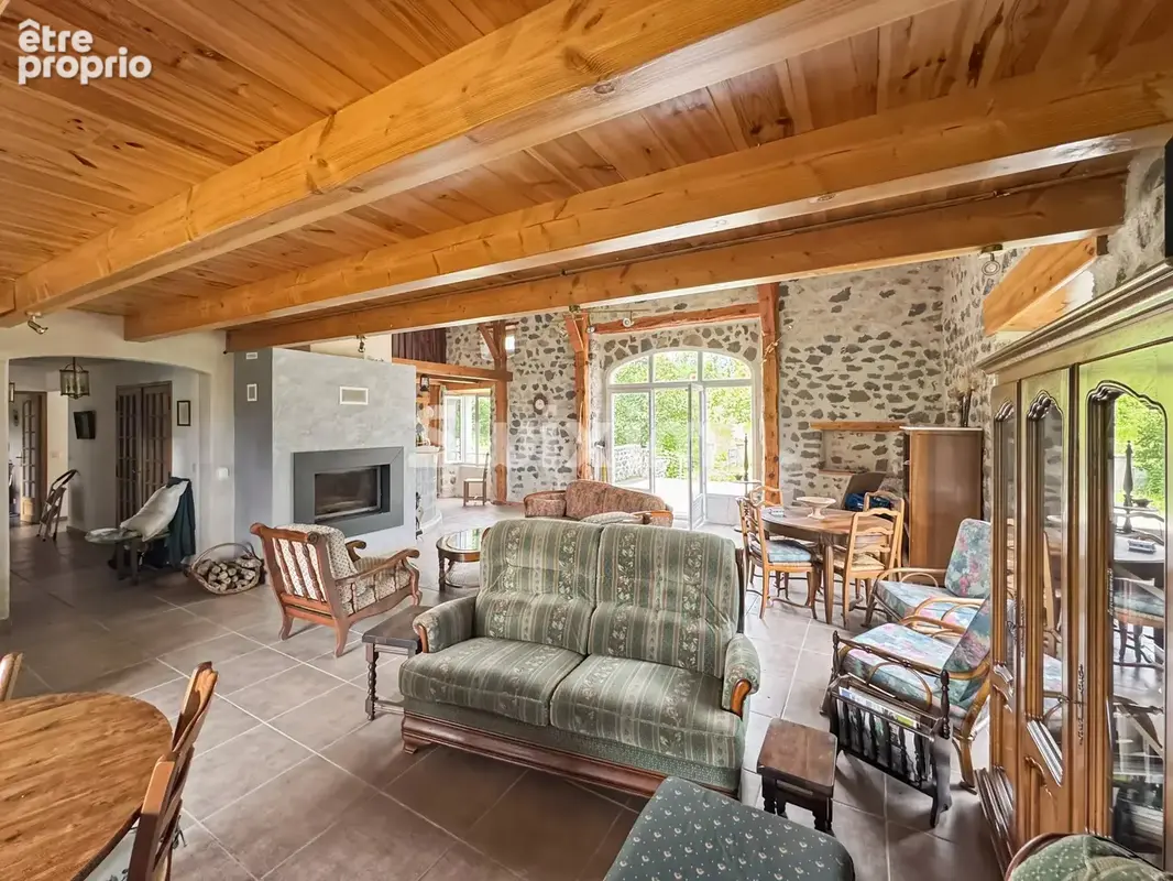 Maison de famille en pierre avec gîte, vue dégagée - photo 4