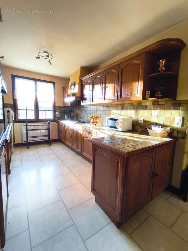 Maison à LA MONNERIE-LE-MONTEL