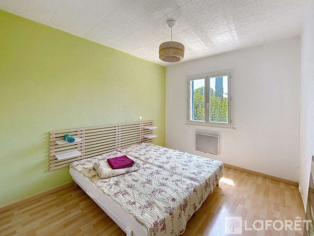 TRAVAILLAN -  Maison 190m², 5 ch, sur jardin 1000m² avec piscine - photo 5