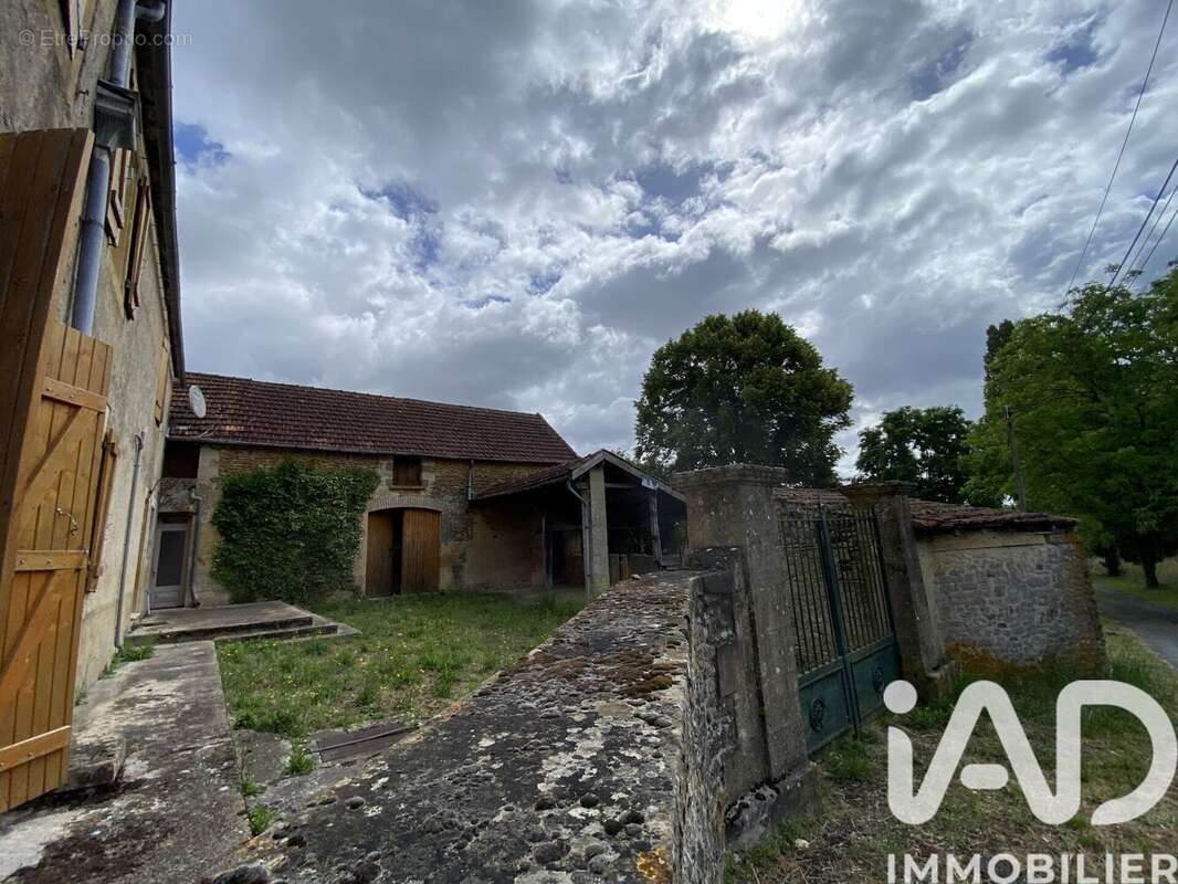 Maison 135 m² à La Chapelle-Aubareil  - photo 9