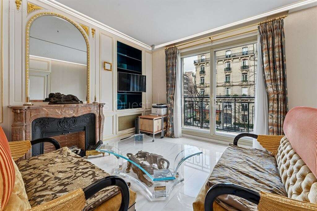 Appartement à PARIS-8E