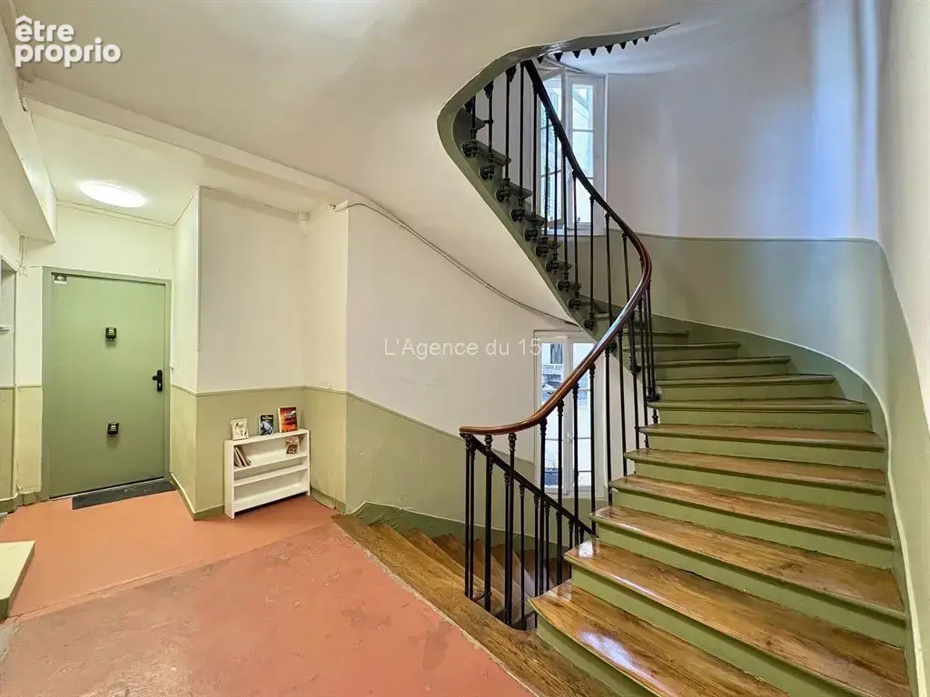 Cambronne - segur / ravissant studio / vendu libre / vrais wc/ - photo 6