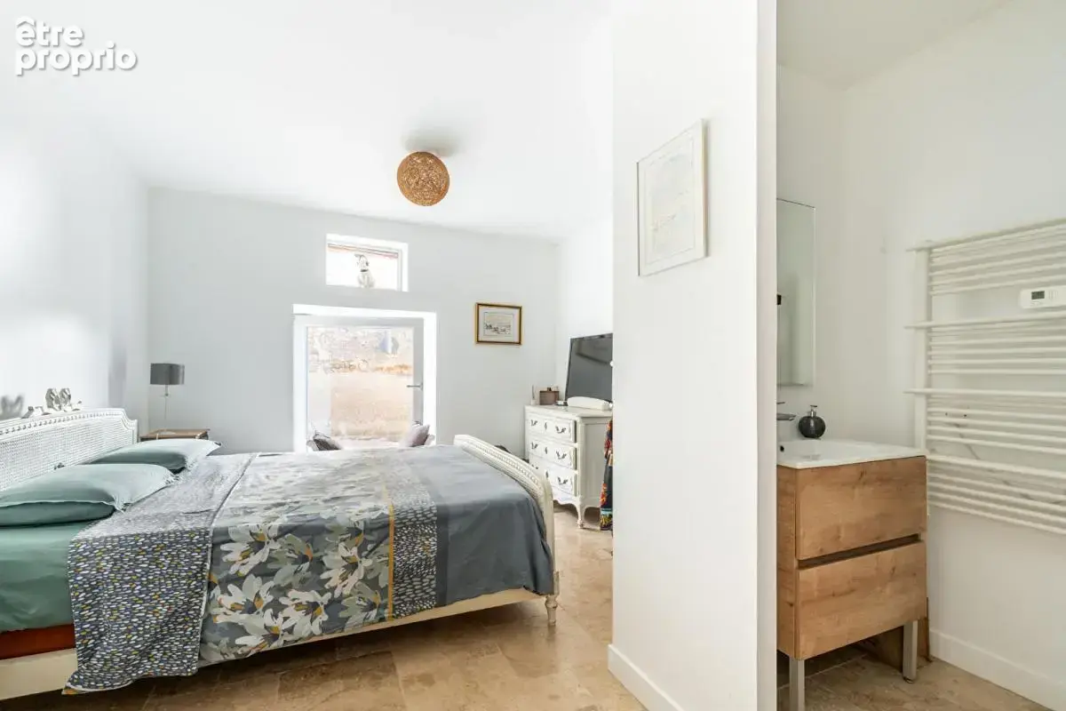 Maison Pierres Dorées entièrement rénovée avec matériaux de qualité - photo 8