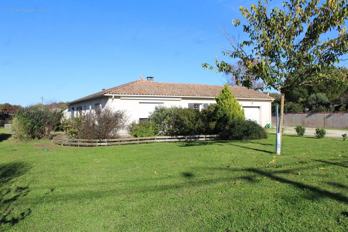 Maison à SAINT-ROMAIN-DE-BENET