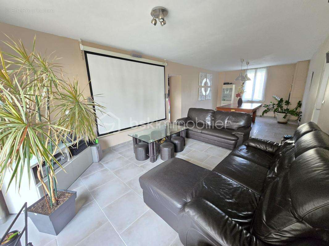 Magnifique Maison de Village de 251m² avec dépendances et piscine à Marzy - photo 8