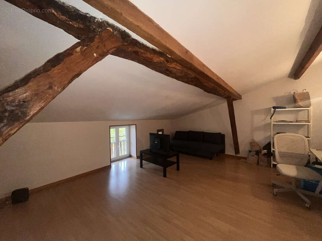Maison de Village 115m2 - 4 Chambres - Cour - Proche Commodité - photo 6