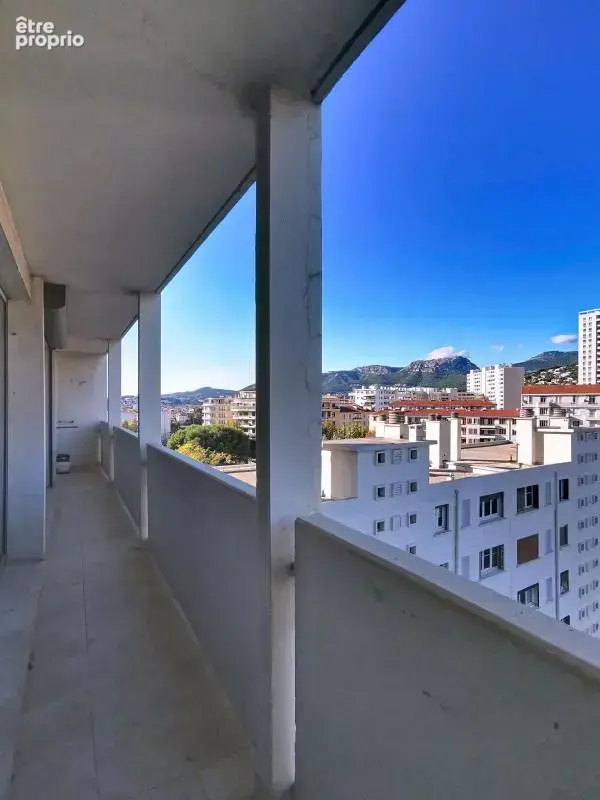 Valoriser progressivement votre patrimoine ! À VENDRE Appartement T4, étage élevé avec balcon, 3 chambres, cave, tout à pied à T - photo 2