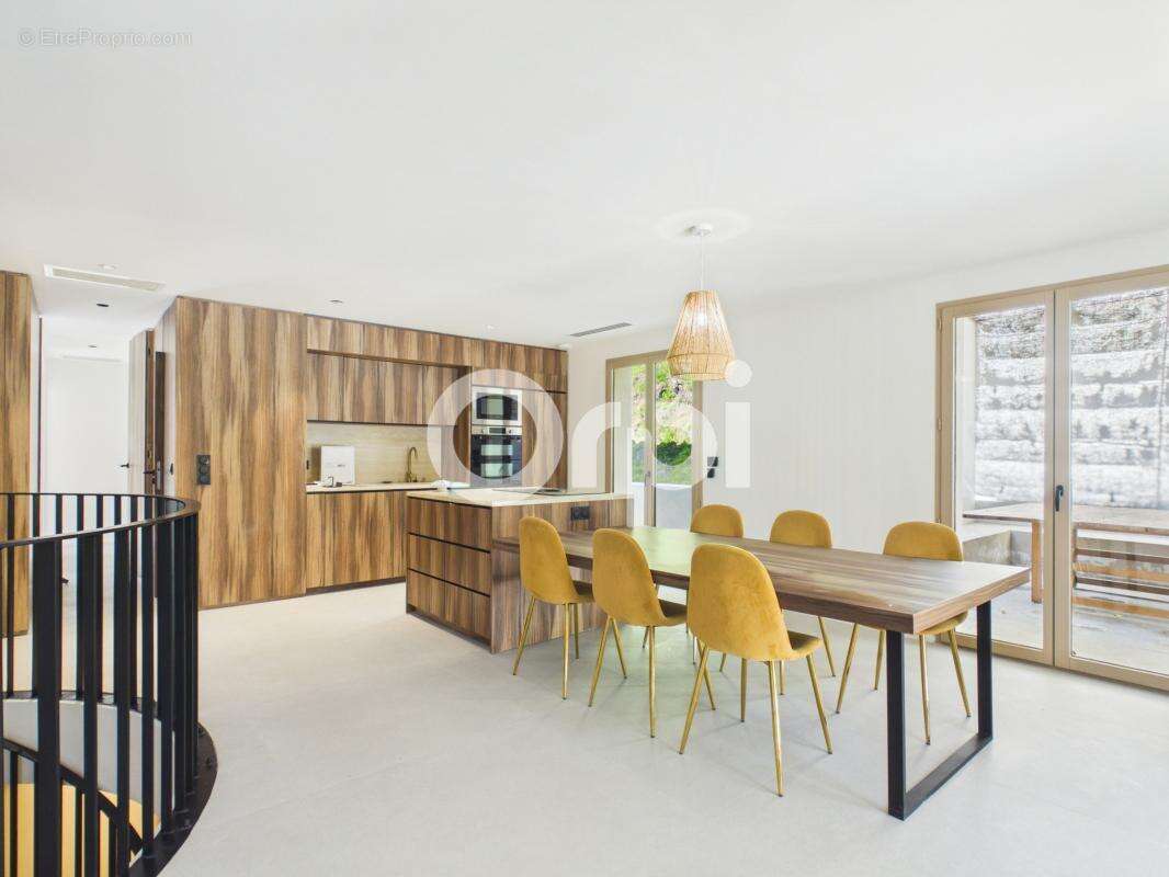 Maison à MANDELIEU-LA-NAPOULE