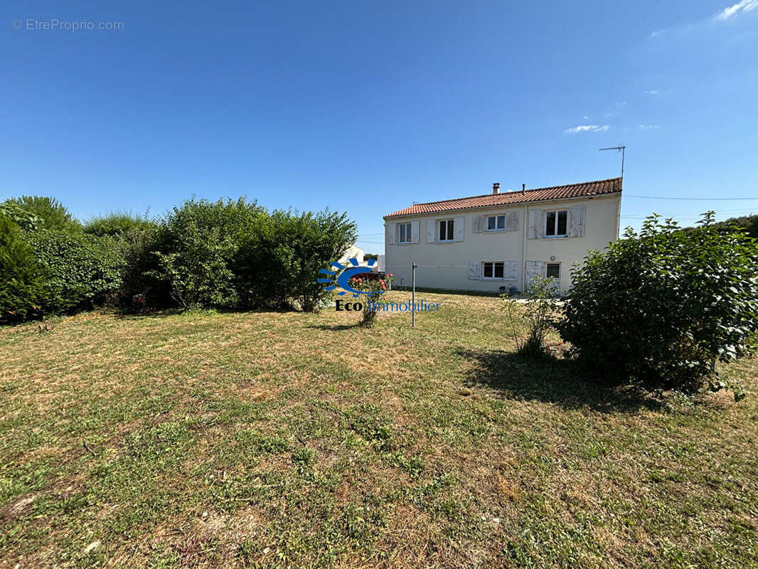 Maison à SAINT-JEAN-DE-LIVERSAY